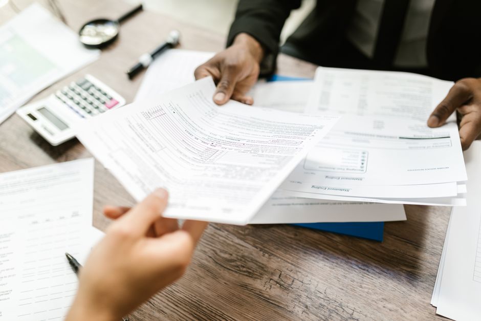 Choosing an Immigration Lawyer: Fees, Credentials, Red Flags