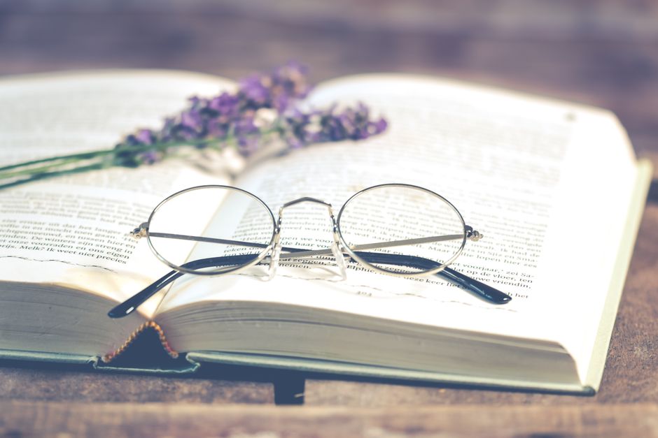 How to Read a Contract Before Signing: The 7 Clauses Lawyers Check First